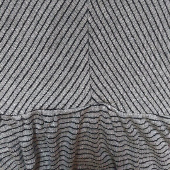 Gray Sleeveless Tunic Top Fits Small Medium - Picture 5 of 5